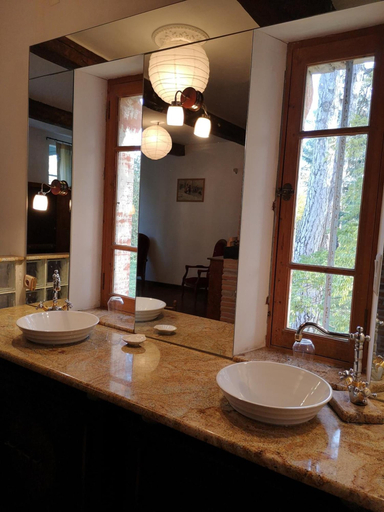 Bathroom, Le Manoir du Thouron, Tarn