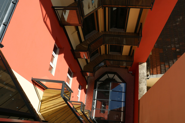 Exterior & Views 9