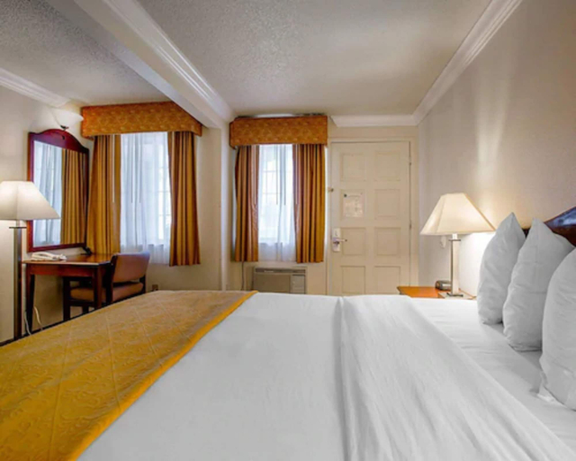 Bedroom 4, Arbor Inn Monterey, Monterey