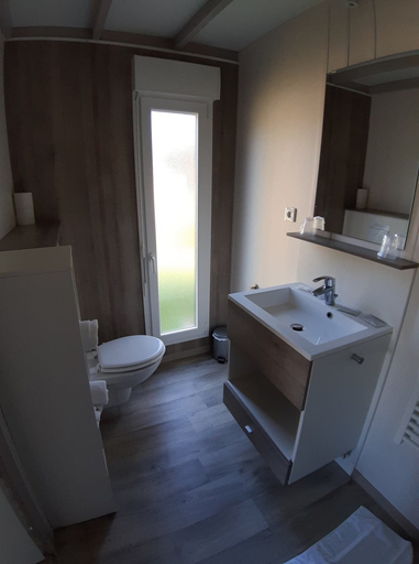Bathroom 4, Domaine de Blangy, Aisne