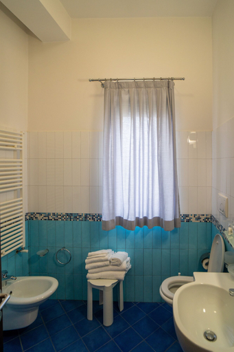Bathroom 4, Hotel Insteia, Salerno