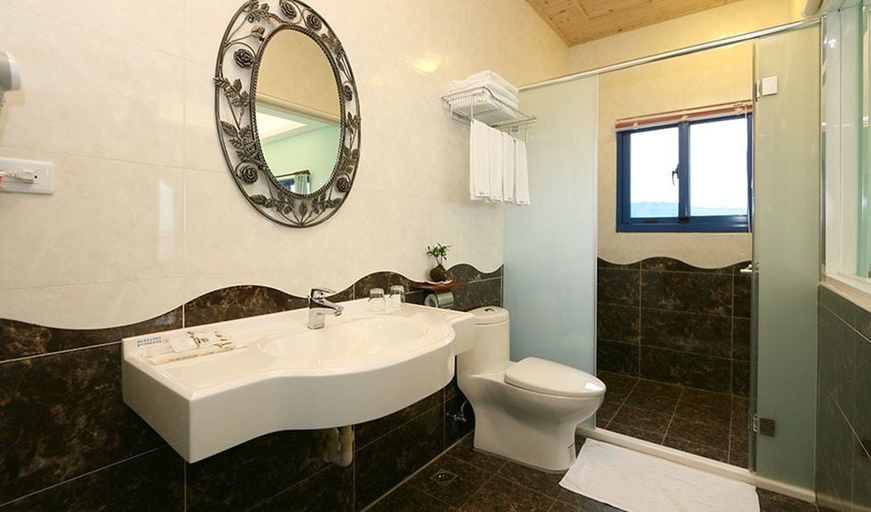 Bathroom 3, Happiness House, Taitung