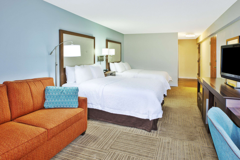 Bedroom 3, Hampton Inn Gaylord, Otsego