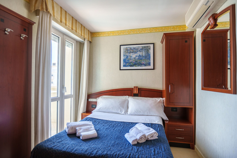 Bedroom 4, Hotel Rex, Rimini