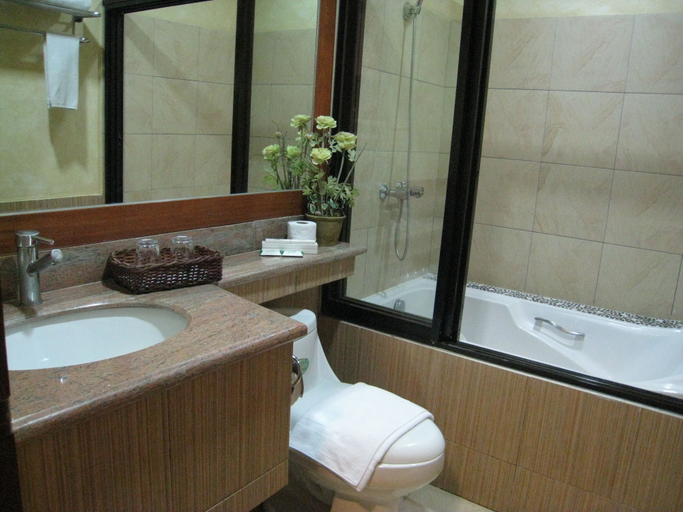 Bathroom 4, Java Hotel, Laoag City