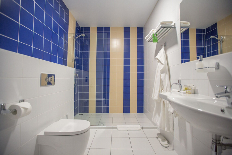 Bathroom 3, Severnaya Hotel, Apatity gorsovet