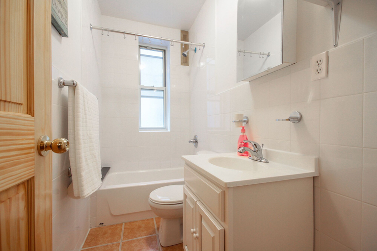Bathroom 3, Hamilton Heights Lovely Apartments, New York
