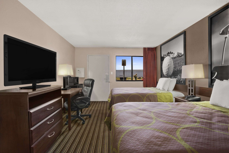 Bedroom 3, Stay Inn & Suites, Lee