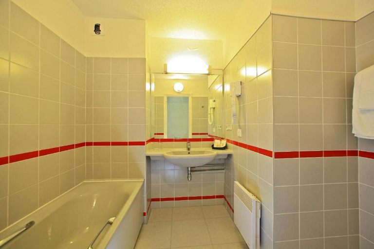 Bathroom 4, Hôtel du Château, Lot