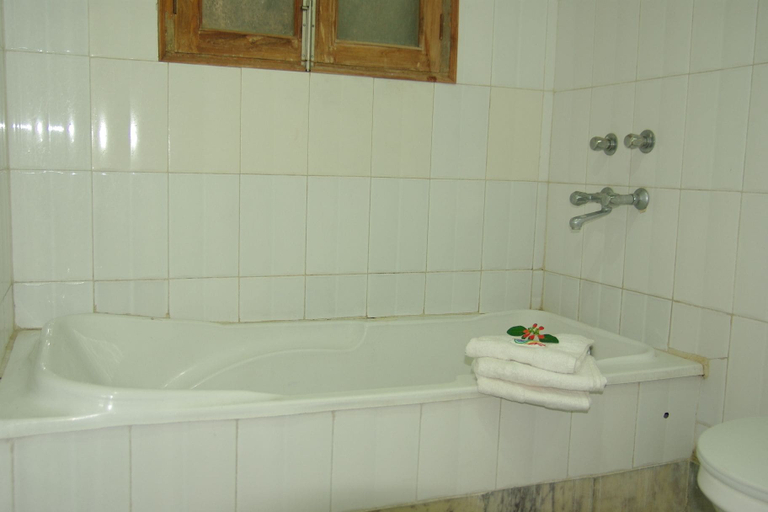 Bathroom 3, Hotel Zen, Chhatarpur
