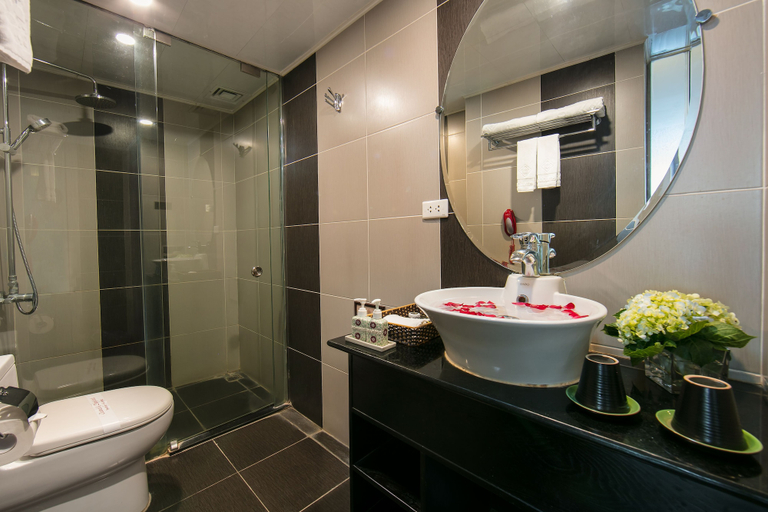 Bathroom 5, Hanoi Emotion Hotel, Đống Đa
