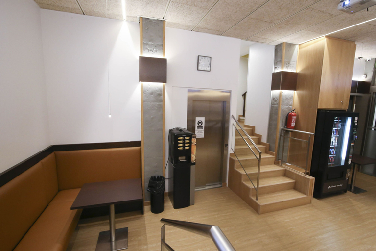 Others 5, Hotel Esplugues, Barcelona