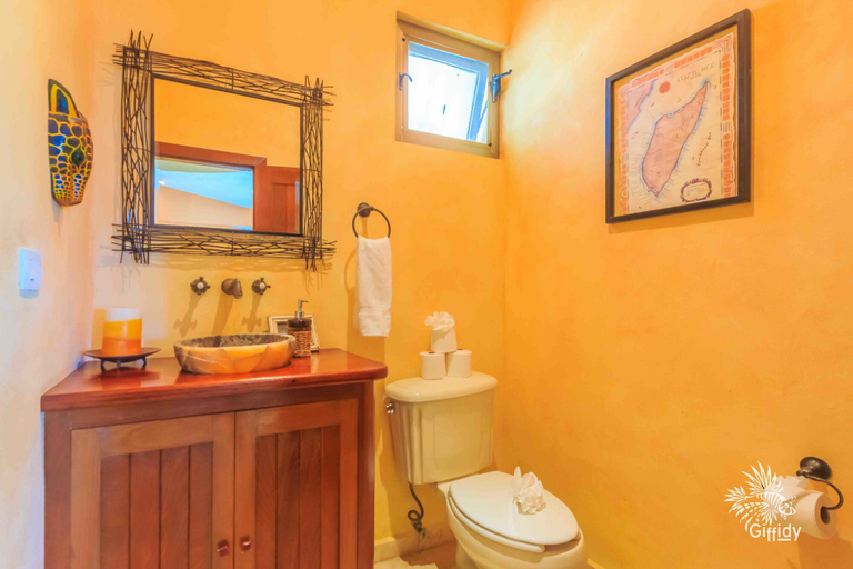 Bathroom, El Gran Escape, Isla Mujeres