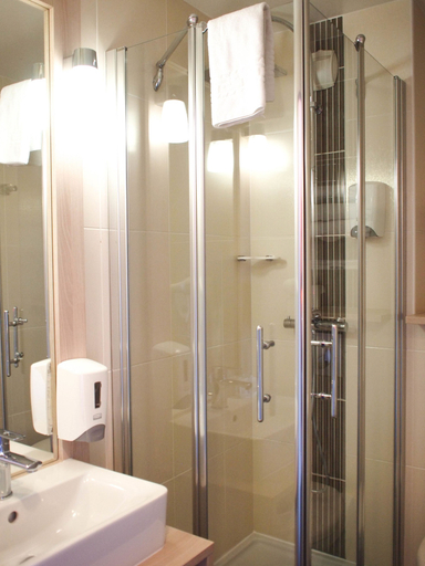 Bathroom 4, Brit Hotel Granville, Manche