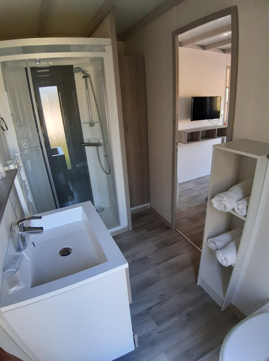 Bathroom 4, Domaine de Blangy, Aisne