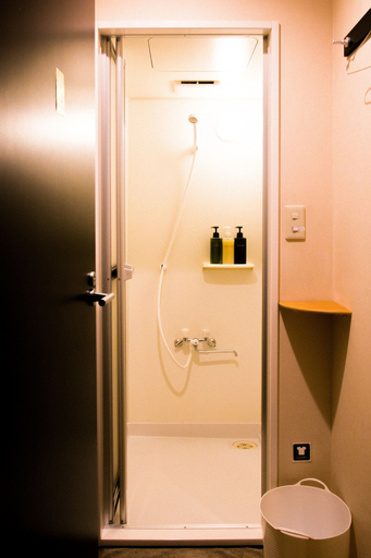 Bathroom 3, Nui. Hostel & Bar Lounge, Taitō