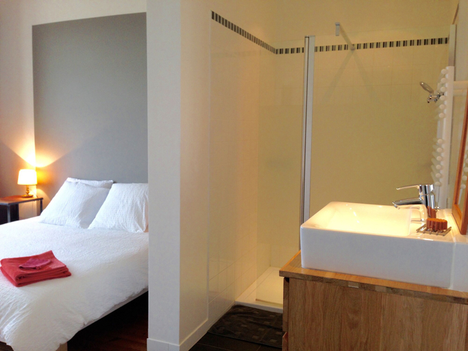 Bedroom 2, Le Dojo du Plessis, Charente