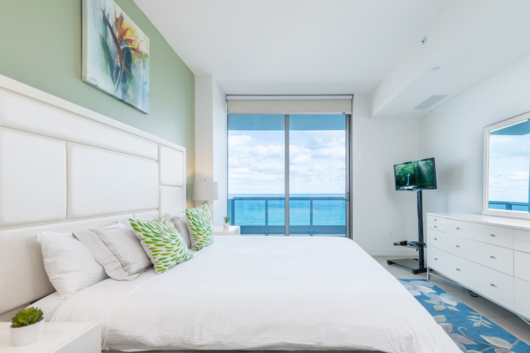 Bedroom 3, Churchill Suites Monte Carlo Miami Beach, Miami-Dade