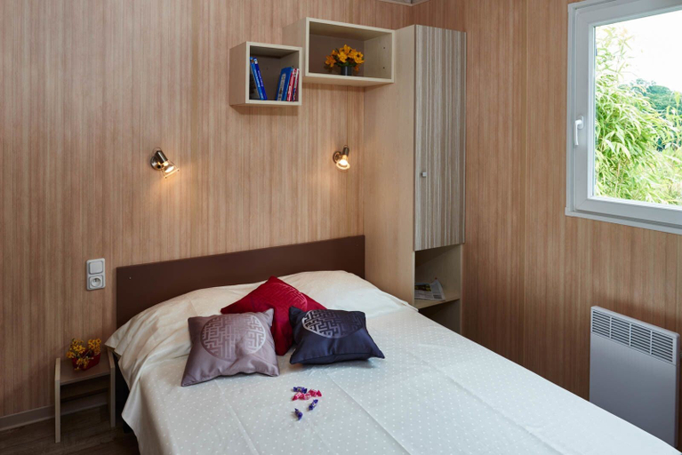 Bedroom 2, Insolites Du Camping De Trezulien, Finistère