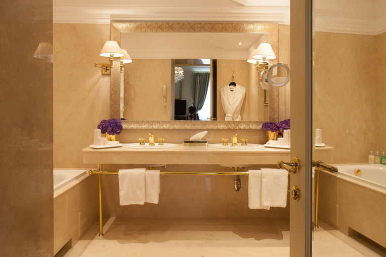 Bathroom 5, NARUTIS hotel, Vilniaus