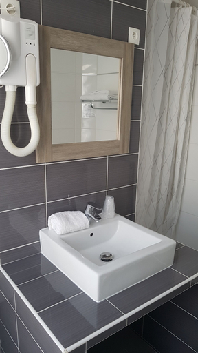 Bathroom 5, Hotel Cosmos, Paris