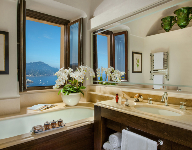 Bathroom 5, Monastero Santa Rosa Hotel & Spa, Salerno