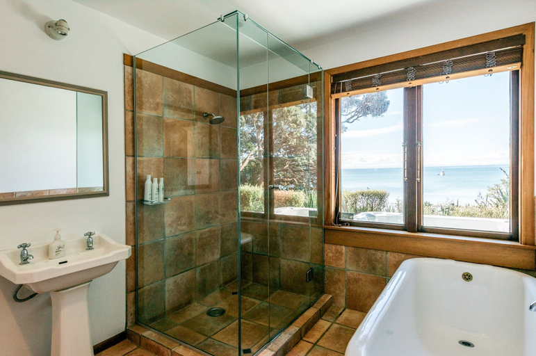 Bathroom, The Beach House, Auckland