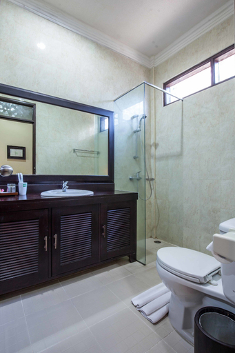 Bathroom 4, Vila Shanti Beach Hotel, Denpasar