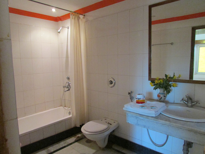 Bathroom 3, Hotel Zen, Chhatarpur