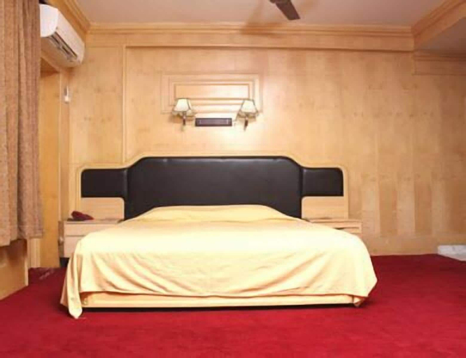Bedroom 3, Hotel Femina, Tiruchirappalli