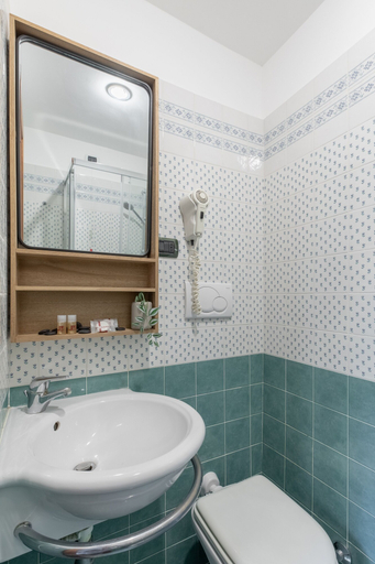 Bathroom 5, Residenza Vaticana, Rome