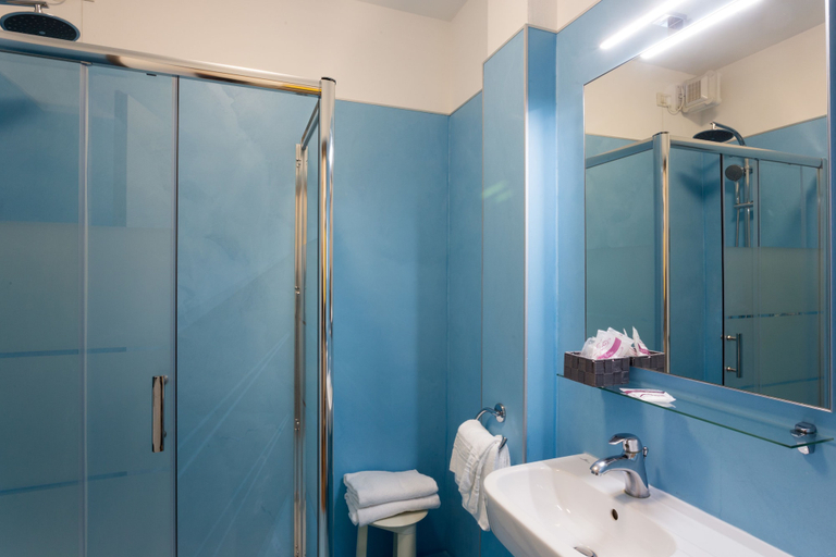 Bathroom 5, Hotel Airmotel, Venezia