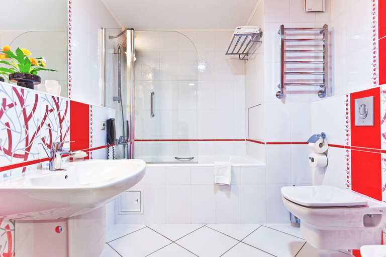 Bathroom 5, East Gate Hotel, Balashikhinskiy rayon