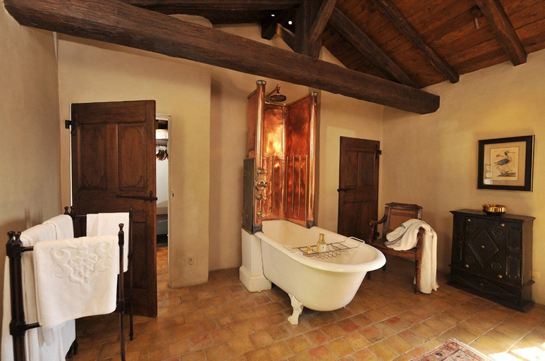 Bathroom 5, Chateau de BAGNOLS, Rhône