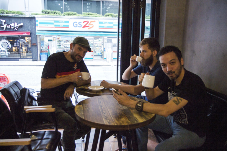 Food & Drinks 19