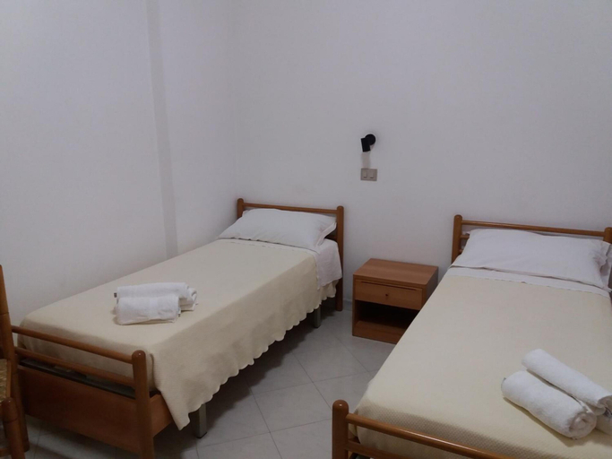 Bedroom 4, Hotel Europa, Ragusa