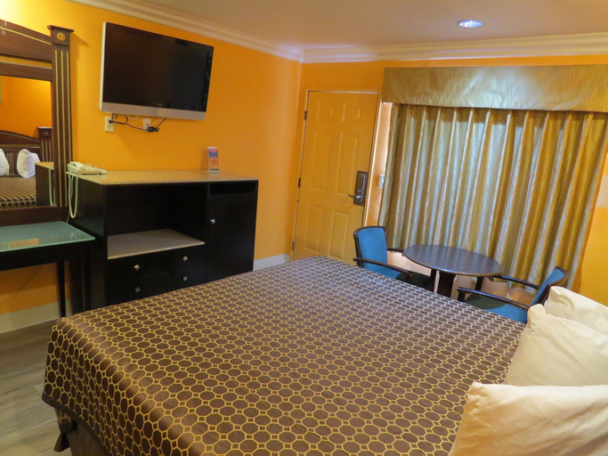 Bedroom 4, Calico Motel, Orange