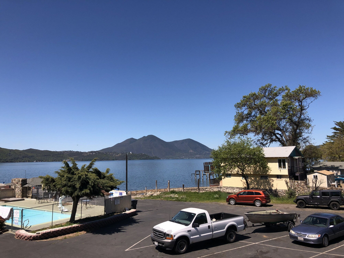 Exterior & Views 2, Lamplighter Motel, Lake
