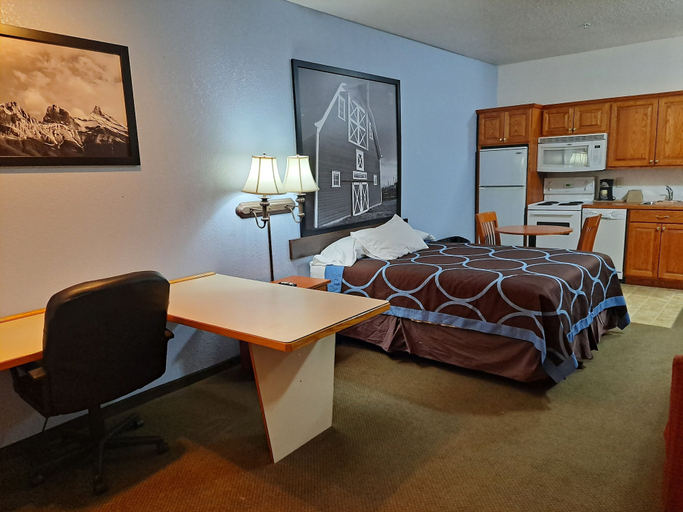 Bedroom 3, Super 8 by Wyndham Three Hills, Division No. 5