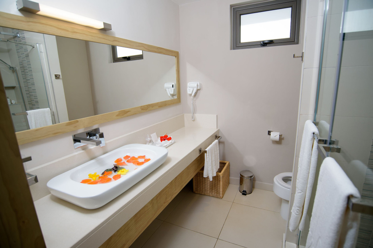 Bathroom 5, Anelia Resort & Spa, Black River