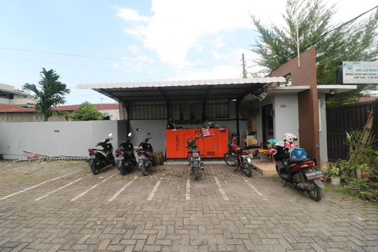 Exterior & Views 2, RedDoorz @ Jalan Krakatau Medan, Medan