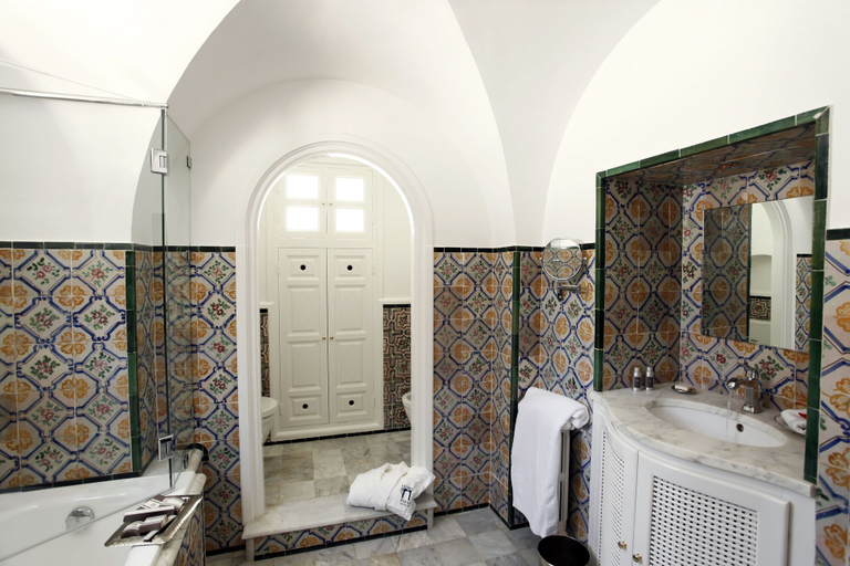 Bathroom 5, La Villa Bleue, Carthage