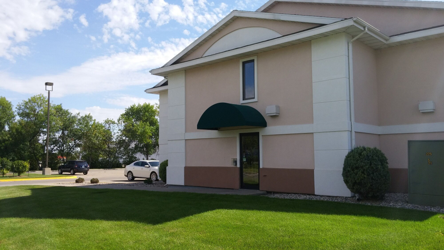 Exterior & Views 2, Quality Inn, Grand Forks