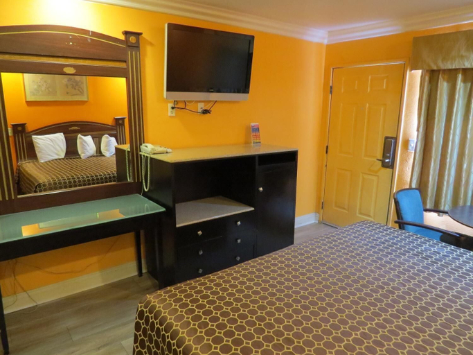 Bedroom 5, Calico Motel, Orange