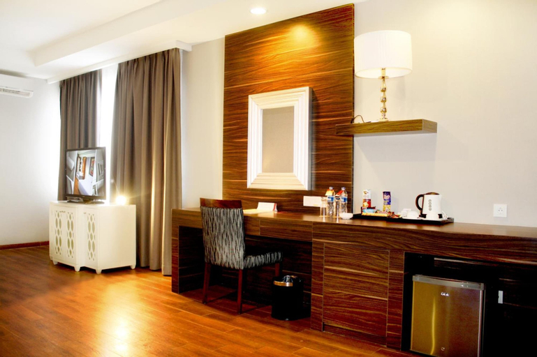 Dining Room 27