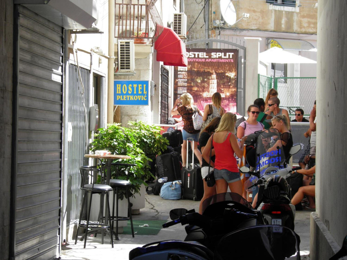 Food & Drinks, Hostel Split, Split