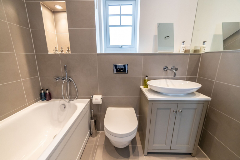 Bathroom 4, Reading Green Park Village Serviced Apt, Reading