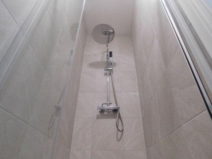 Bathroom 4, St Weonards Hotel, Torbay