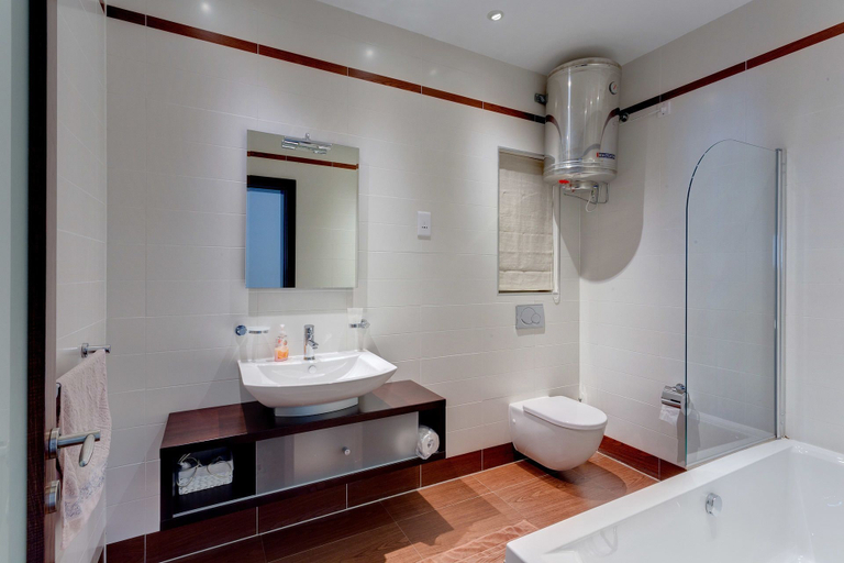 Bathroom, Seaview Apartment In Fort Cambridge, Sliema