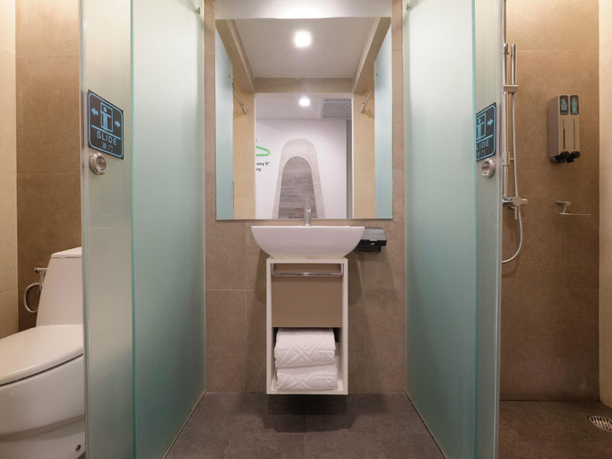 Bathroom 4, The Xtreme Suites, Suan Luang